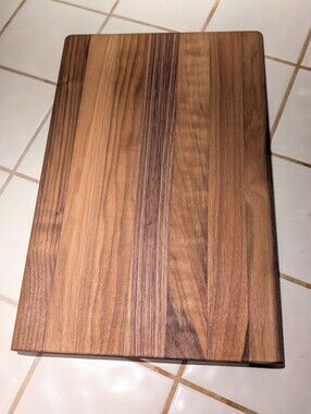 Briganti Walnut Cutting Board